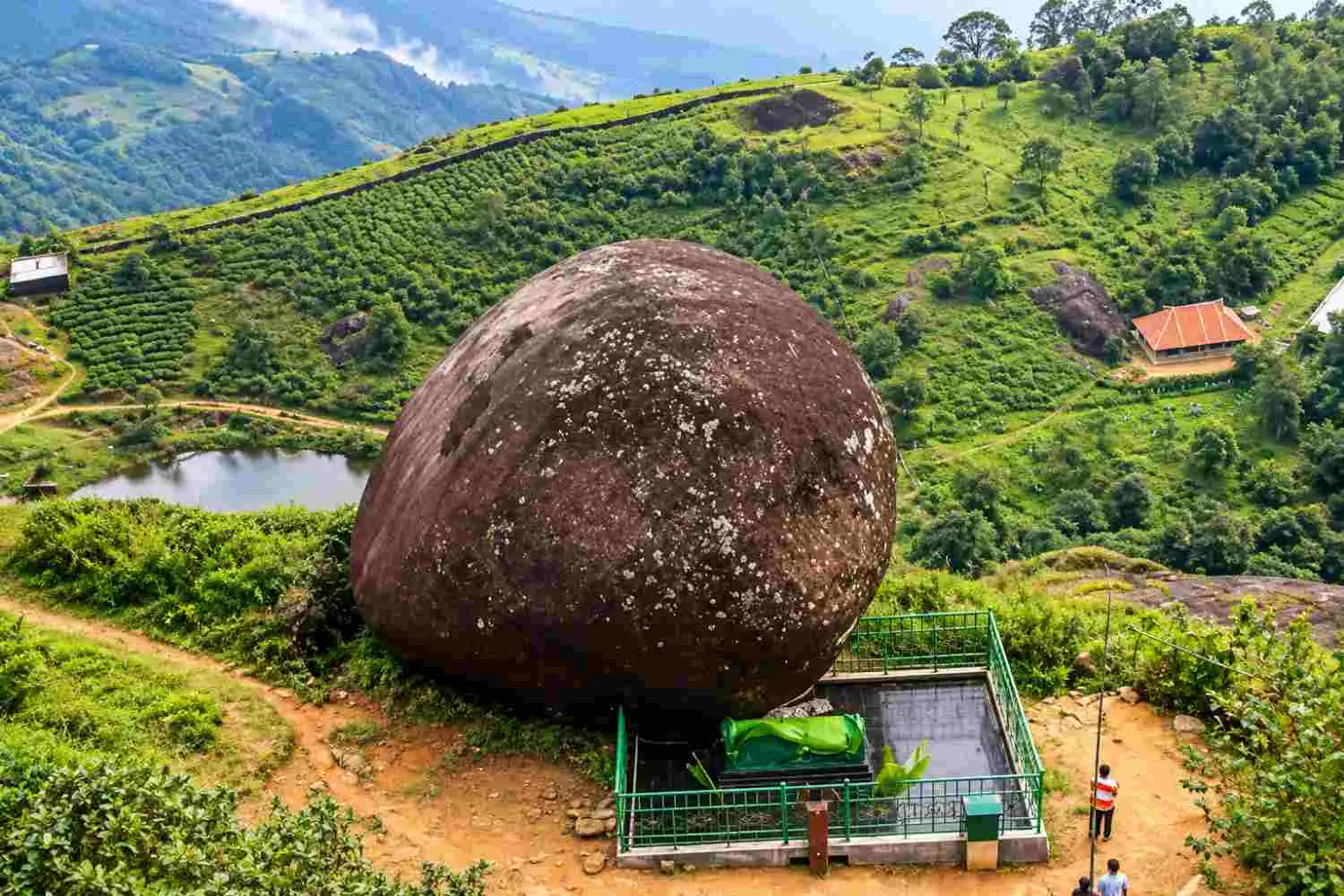 Thangal Para Sufi Shrine & Rock